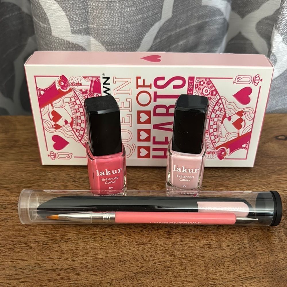 Londontown Queen of Hearts Galentines Day Nail Set